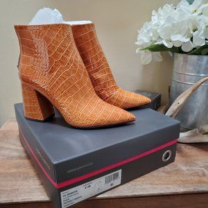 Vince Camuto Womens Benedie Ankle Boots Crocodile Print Pointed Toe 8.5